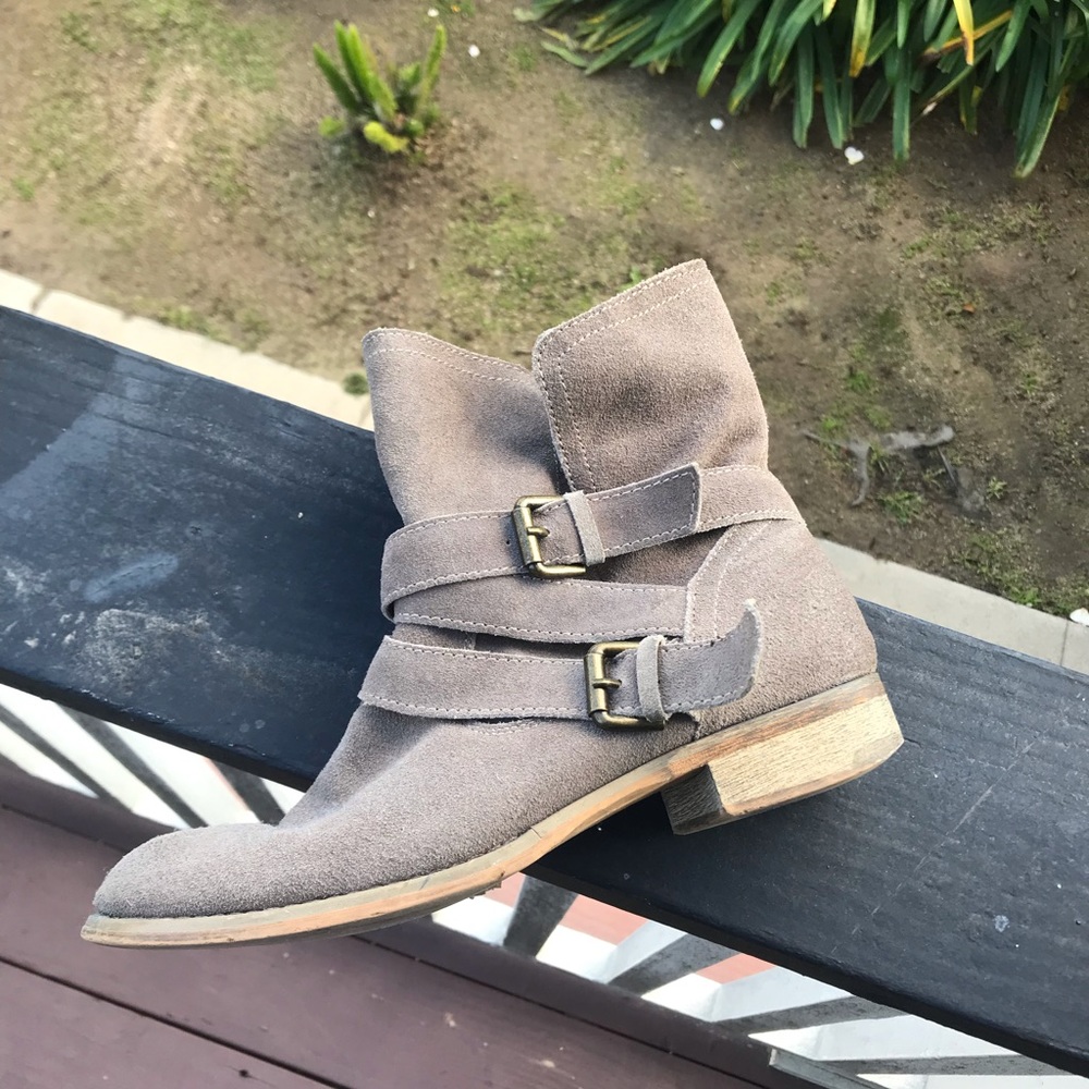 Ecote Urban Outfitters ankle western bootie